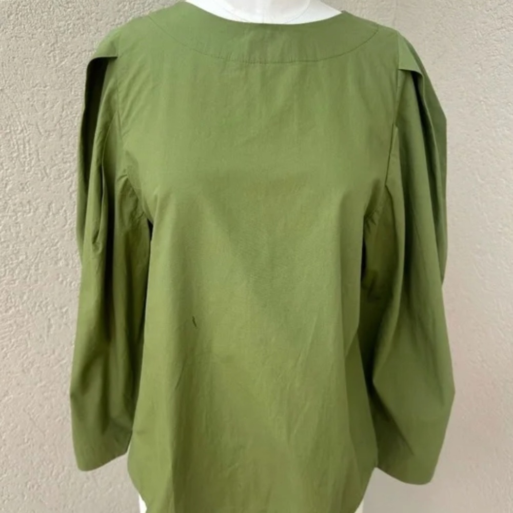 Mille green top